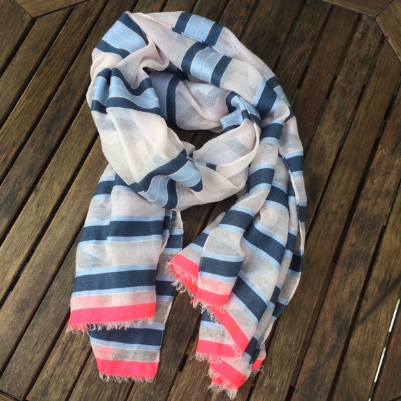 Gap Spring Scarf - Picture 1 of 4